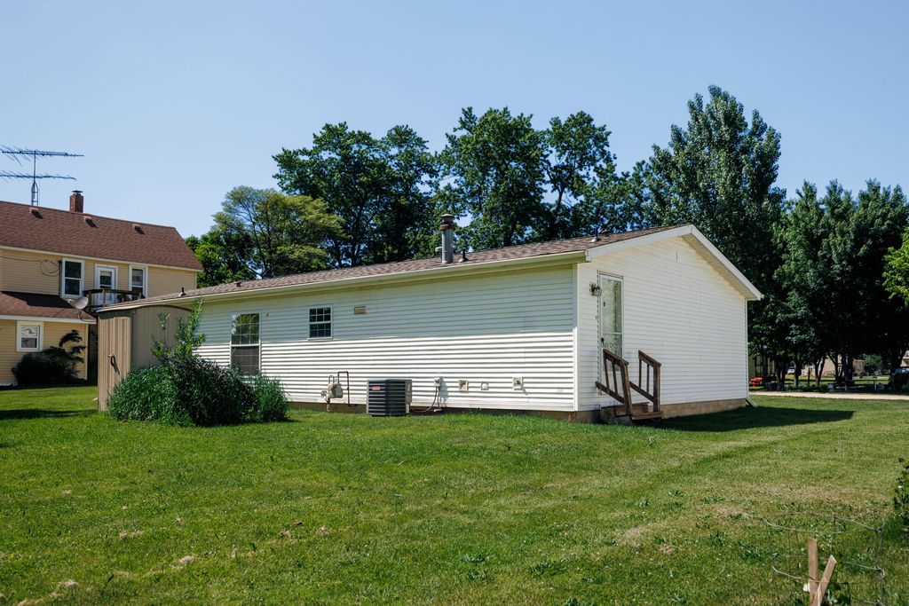 Photo of 605 E Washington Street, Morocco, IN 47963 (MLS # 839854)