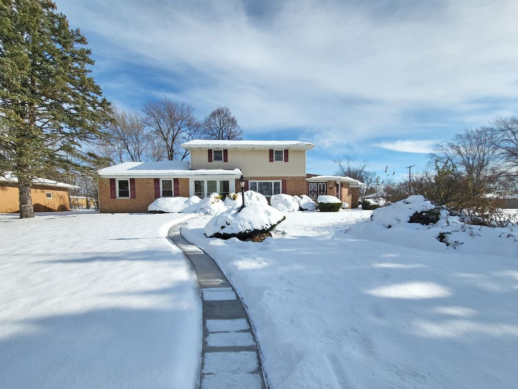 Photo of 5795 Taft Place, Merrillville, IN 46410 (MLS # 831778)