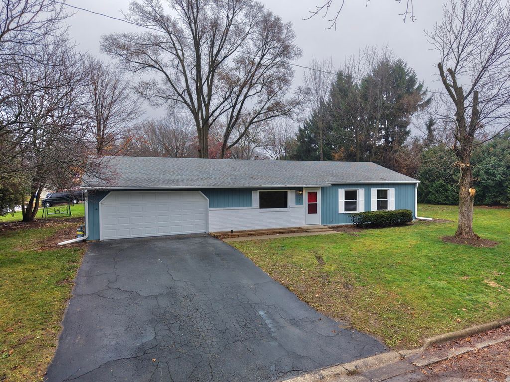 Photo of 1501 C Street, La Porte, IN 46350 (MLS # 831159)