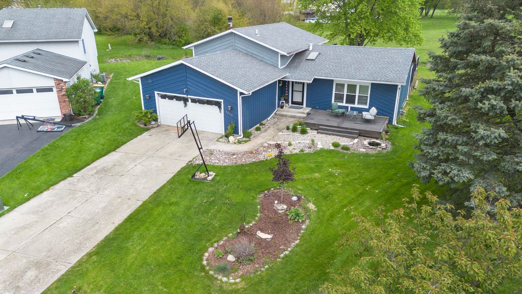 Photo of 3265 Trailside Place, Crown Point, IN 46307 (MLS # 838325)