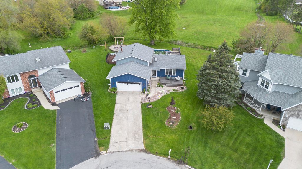 Photo of 3265 Trailside Place, Crown Point, IN 46307 (MLS # 838325)