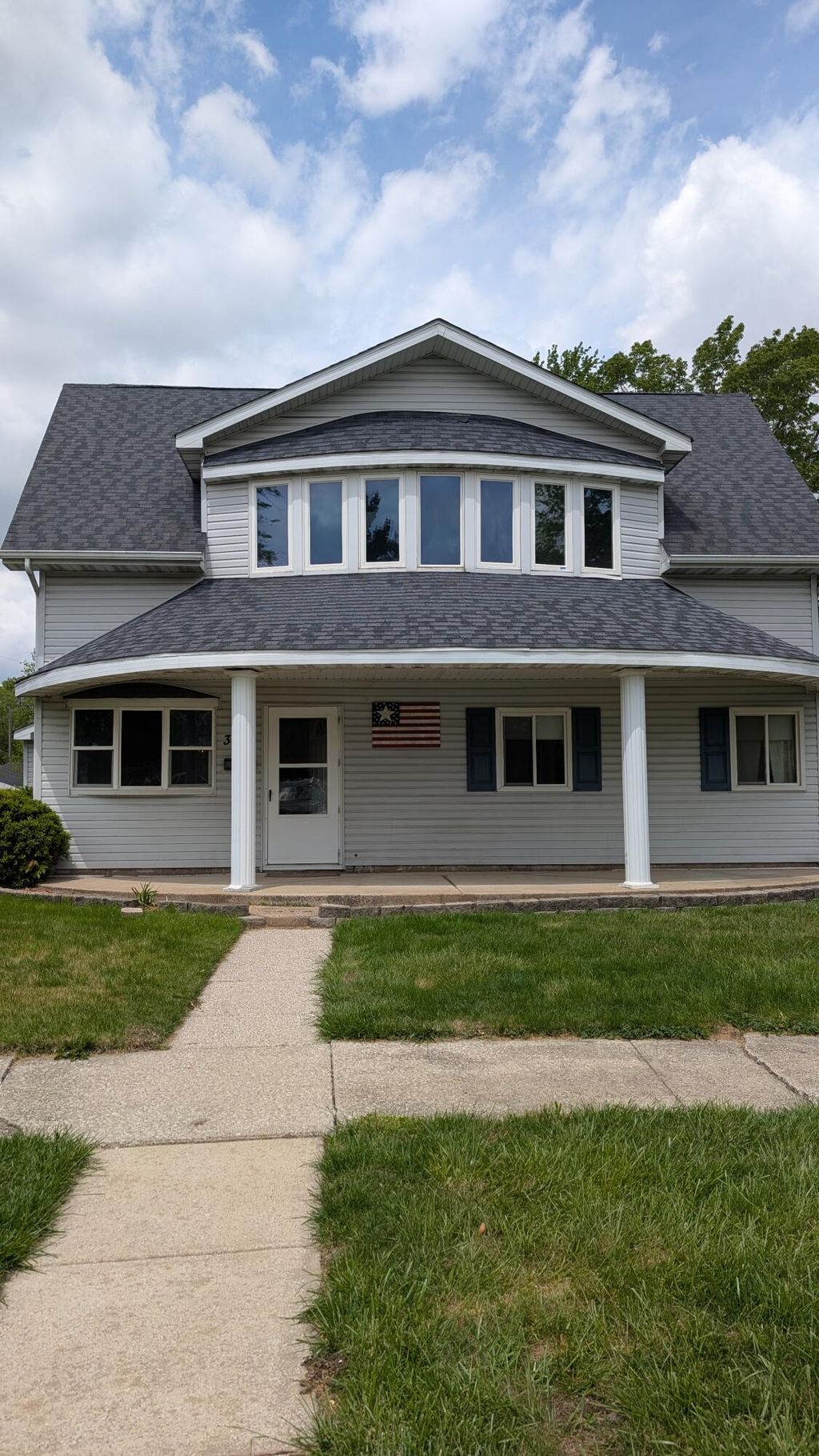 Photo of 318 N Delaware Street, Hobart, IN 46342 (MLS # 838598)