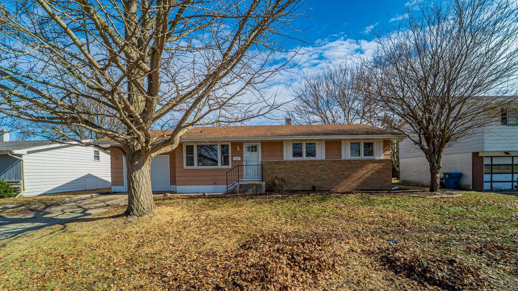 Photo of 1633 Kuhn Drive, Schererville, IN 46375 (MLS # 834093)