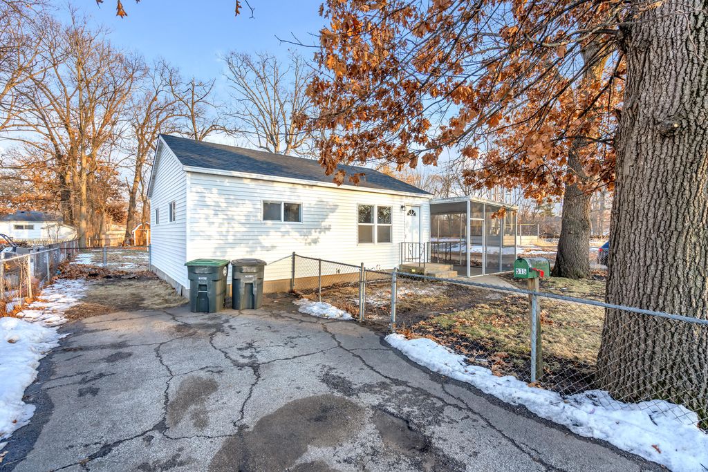 Photo of 515 S Indiana Street, Hobart, IN 46342 (MLS # 834013)