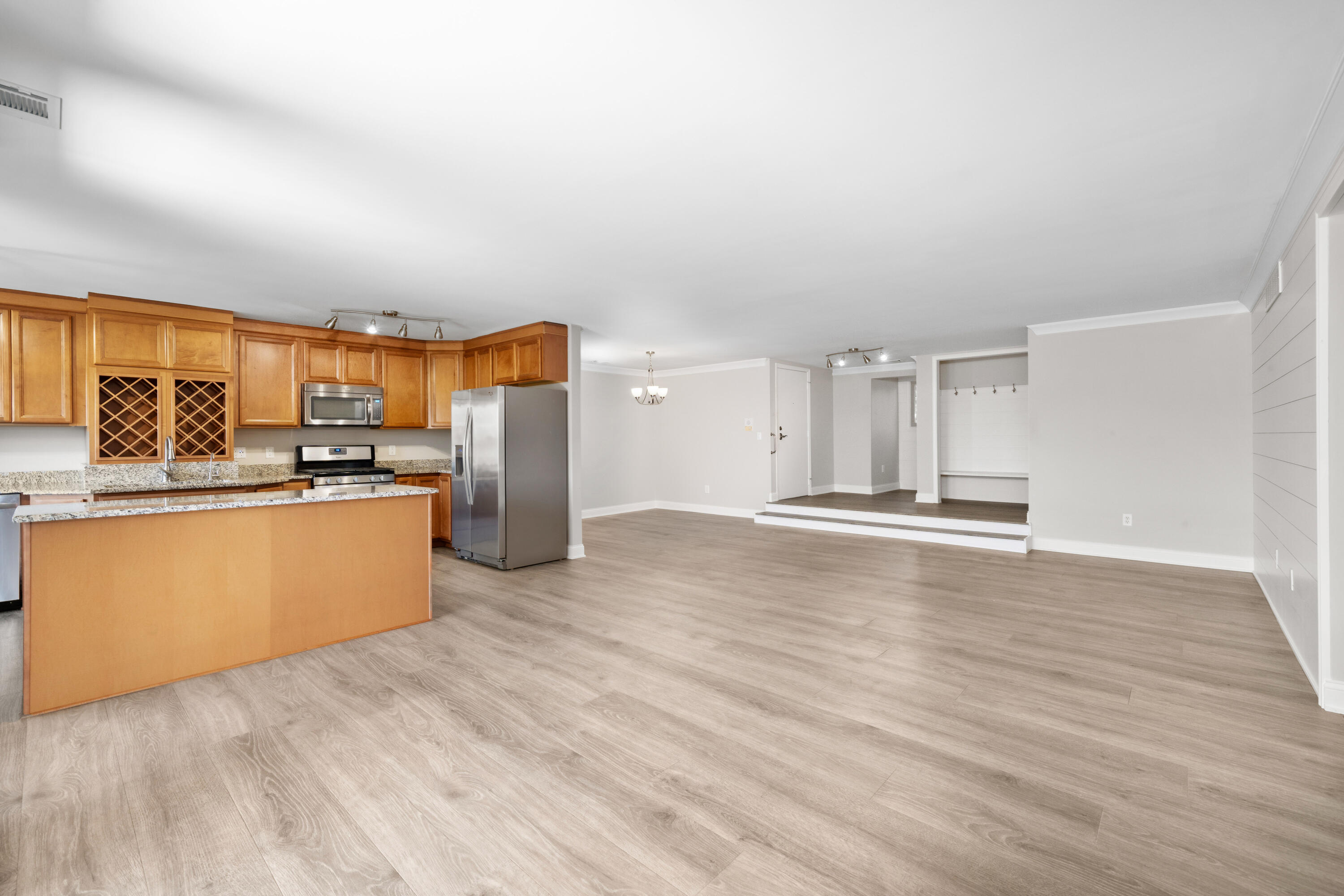 2545 E Lakeshore Drive