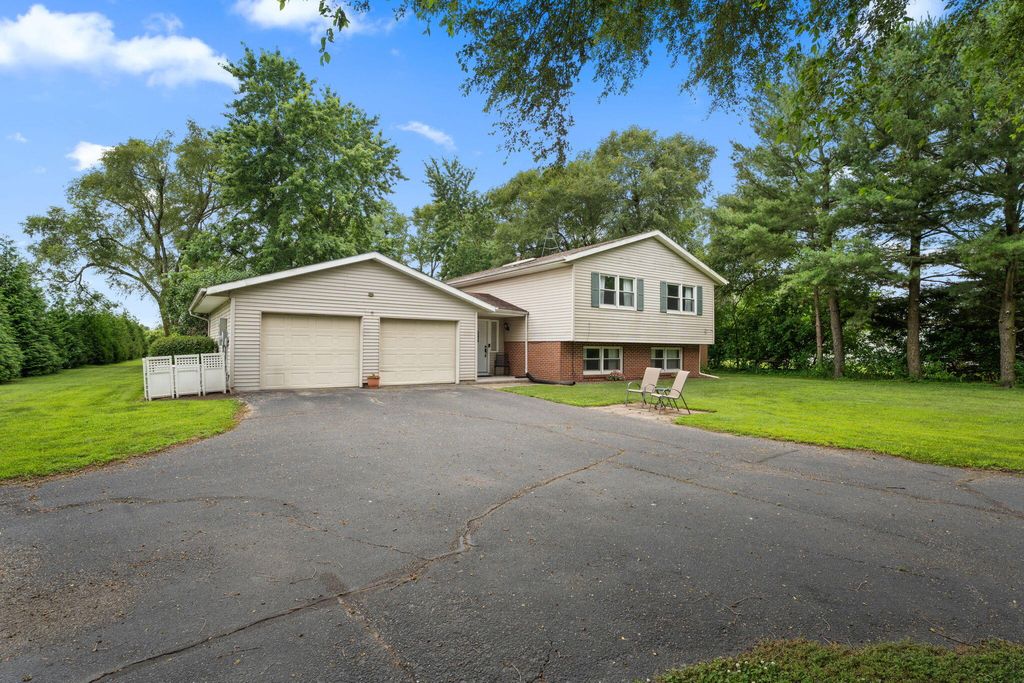Photo of 374 E 1125 S, Kouts, IN 46347 (MLS # 841910)