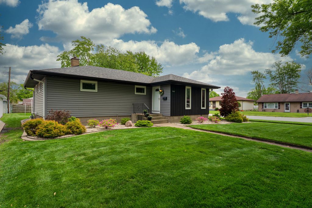 Photo of 9247 Cottage Grove Avenue, Highland, IN 46322 (MLS # 838465)