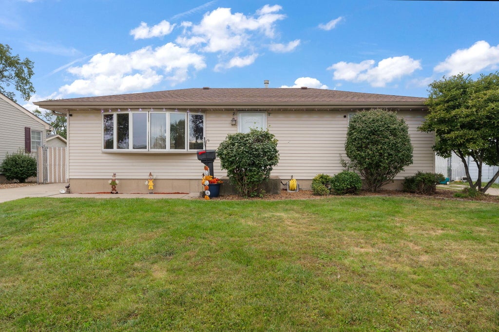 Photo of 3527 43rd Street, Highland, IN 46322 (MLS # 845994)