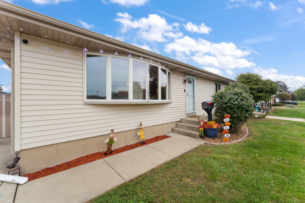 Photo of 3527 43rd Street, Highland, IN 46322 (MLS # 845994)