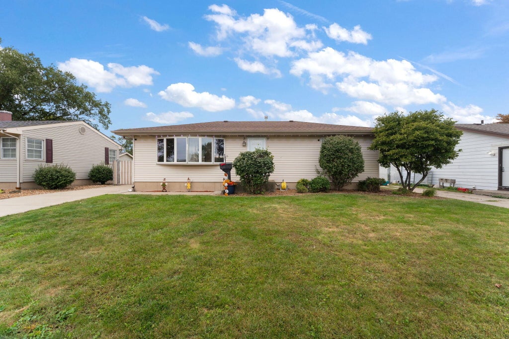 Photo of 3527 43rd Street, Highland, IN 46322 (MLS # 845994)
