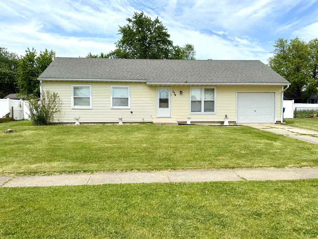 Photo of 774 Mohawk Drive, Lowell, IN 46356 (MLS # 839414)