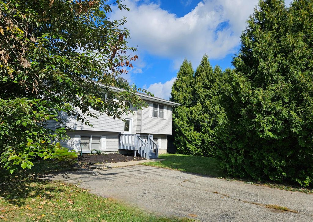 Photo of 647 N Calumet Road, Chesterton, IN 46304 (MLS # 832382)