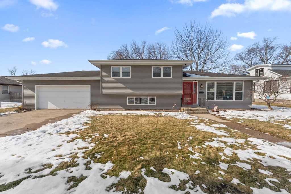 Photo of 310 N Jay Street, Griffith, IN 46319 (MLS # 834242)