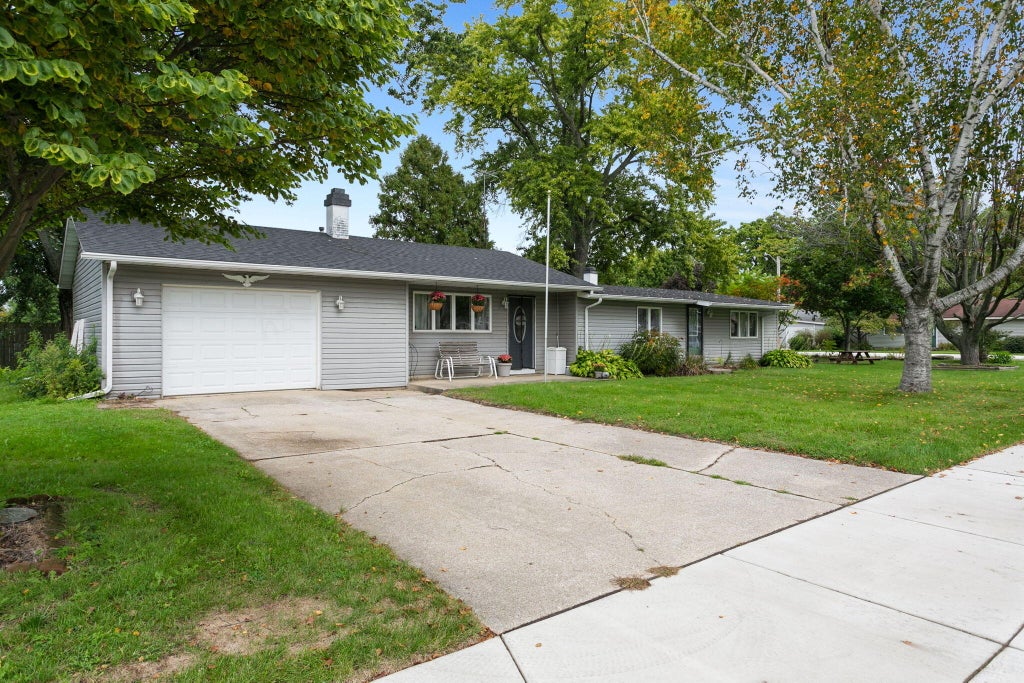 Photo of 529 W Elm Street, New Carlisle, IN 46552 (MLS # 846299)