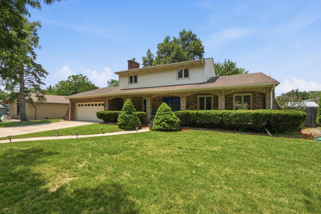 Photo of 9218 Greenwood Avenue, Munster, IN 46321 (MLS # 842445)