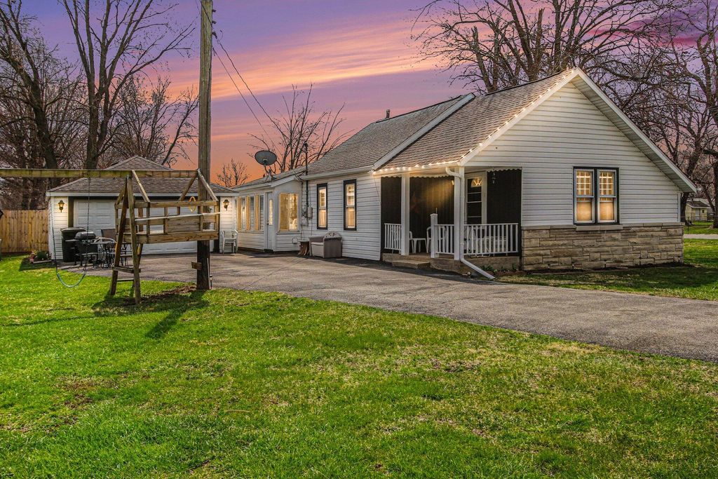 Photo of 5335 Stone Avenue, Portage, IN 46368 (MLS # 836377)