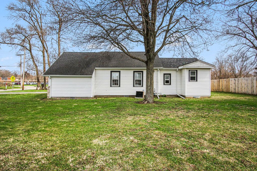 Photo of 5335 Stone Avenue, Portage, IN 46368 (MLS # 836377)