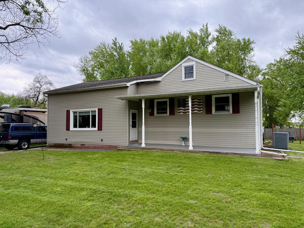 Photo of 15427 W 160 N, Medaryville, IN 47957 (MLS # 837972)