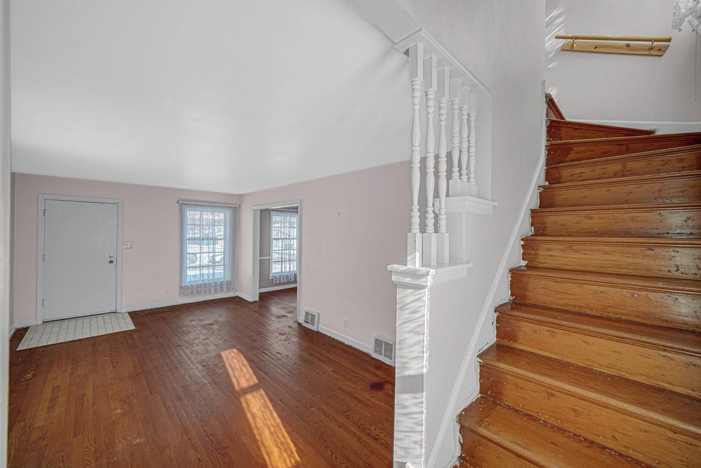 Photo of 248 Adelaide Place, Munster, IN 46321 (MLS # 831623)