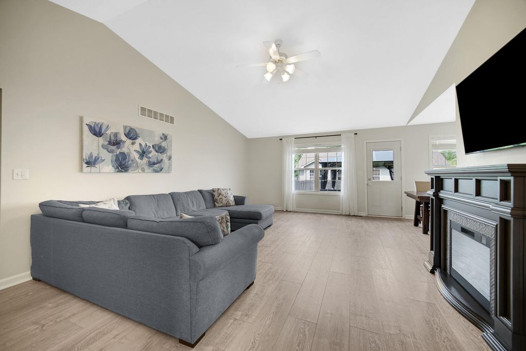 Photo of 566 Fox Burrow Court, Valparaiso, IN 46385 (MLS # 832817)