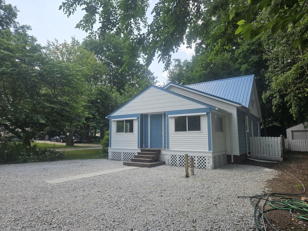 Photo of 8416 E Lindstrom Lane, New Carlisle, IN 46552 (MLS # 842545)