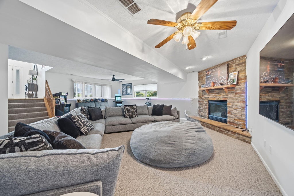 Photo of 3020 Diamond Drive, Hobart, IN 46342 (MLS # 847201)
