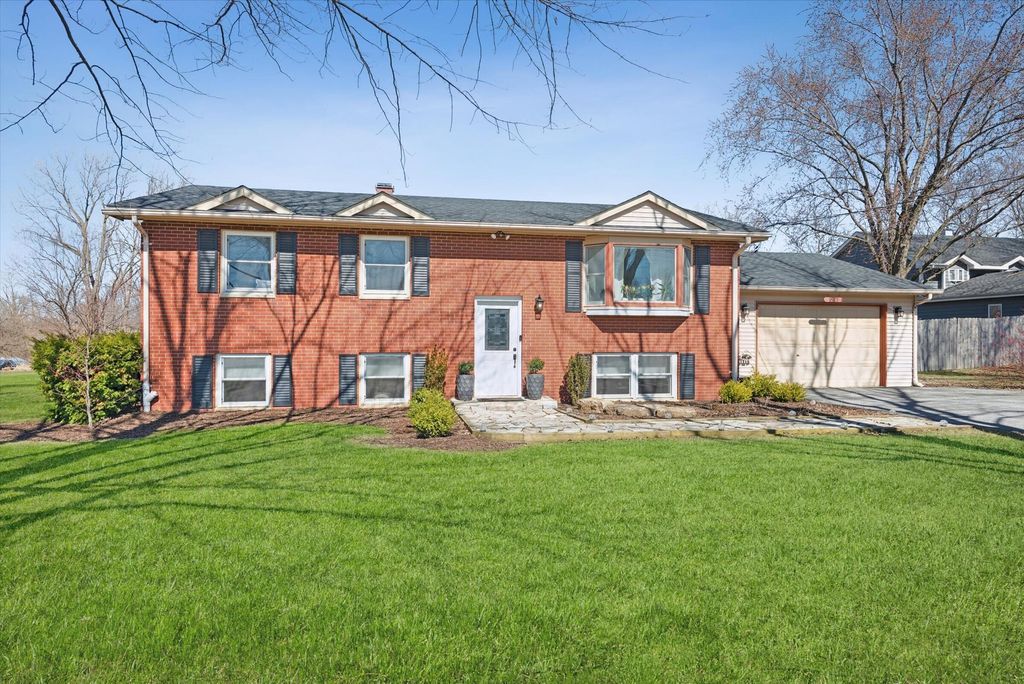 Photo of 9240 W 93rd Avenue, Saint John, IN 46373 (MLS # 835294)