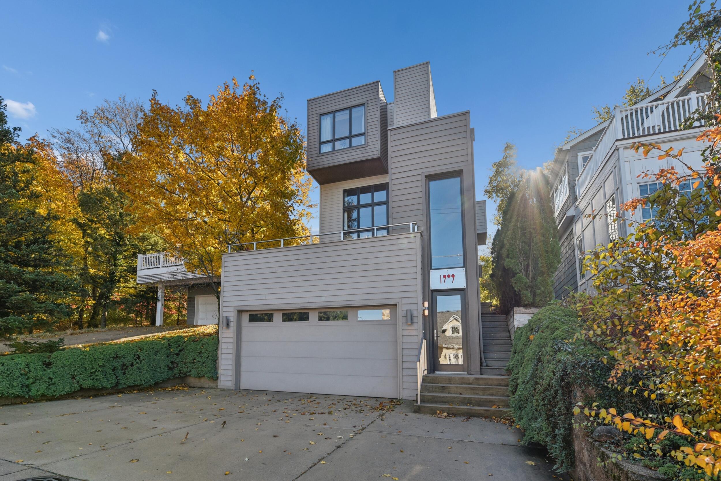 1909 Lake Shore Drive