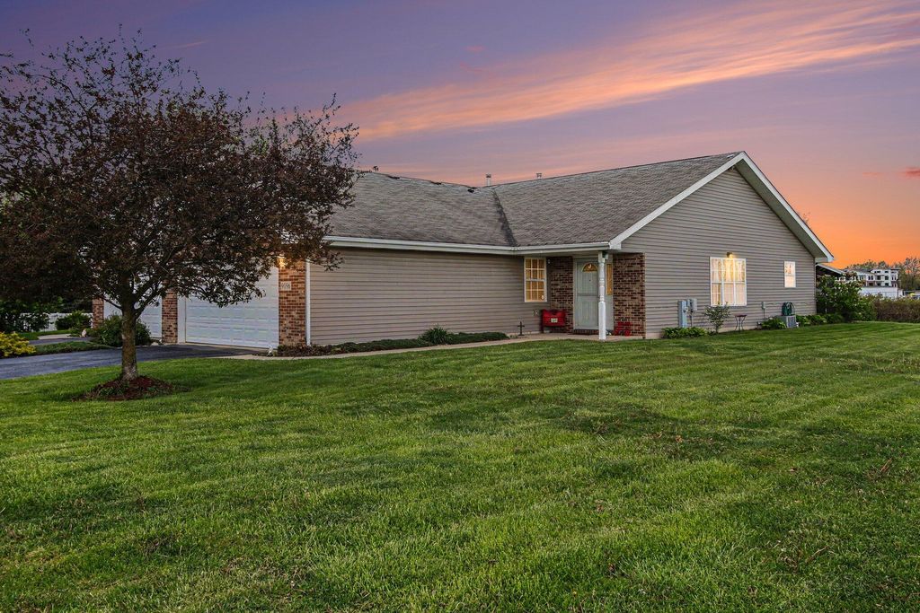 Photo of 9096 Carolina Court, Merrillville, IN 46410 (MLS # 838222)