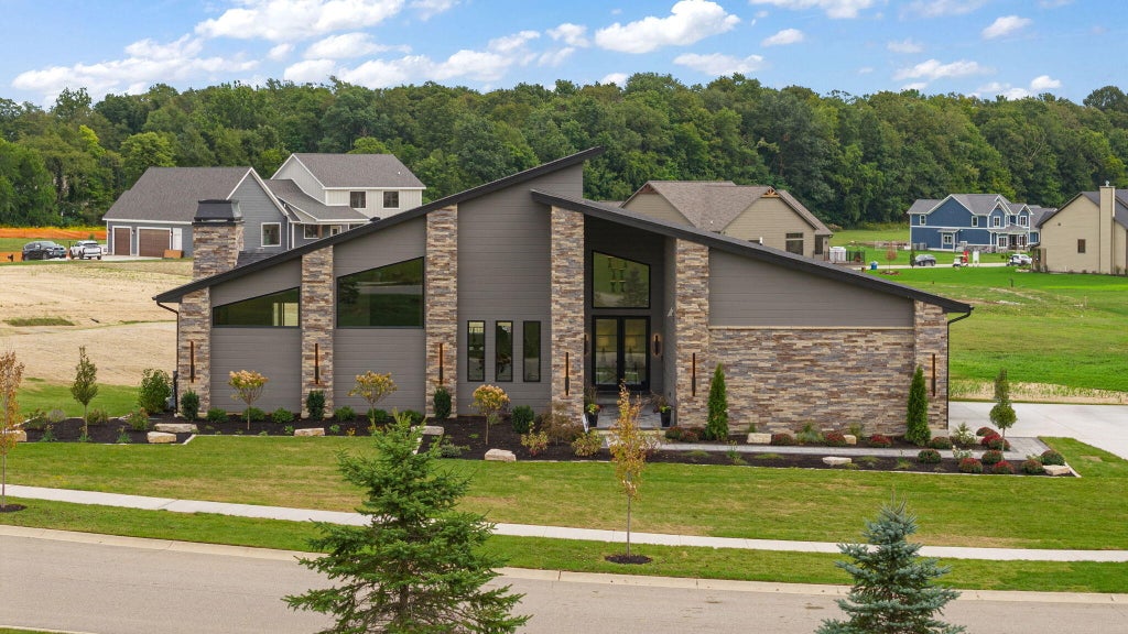 Photo of 455 Stonebridge Parkway, Valparaiso, IN 46383 (MLS # 845694)