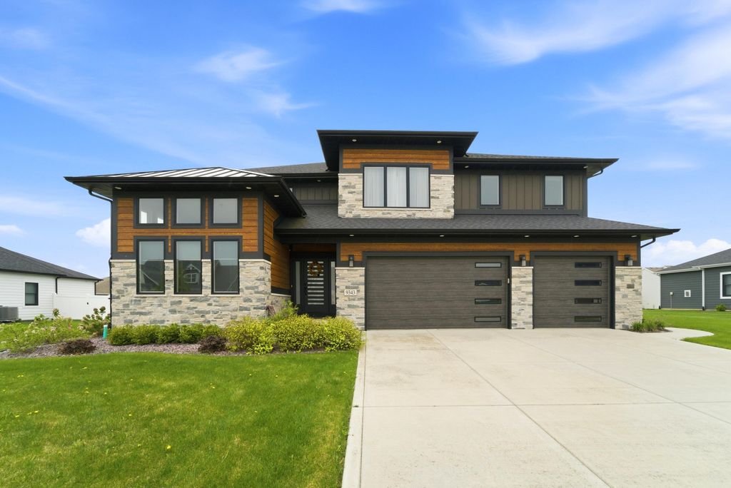 Photo of 9343 Iris Drive, Saint John, IN 46373 (MLS # 838084)