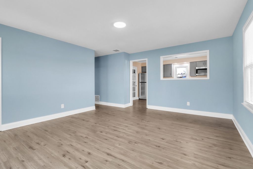 Photo of 555 W Pine Street, Griffith, IN 46319 (MLS # 836194)