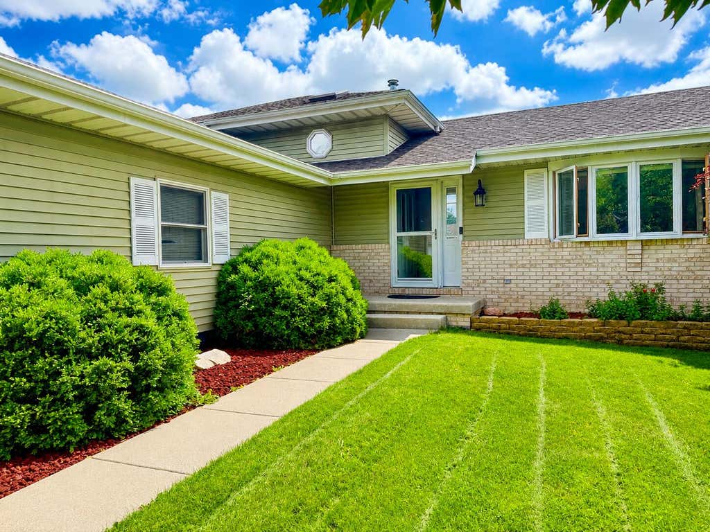 Photo of 613 Persimmon Pkwy, Hebron, IN 46341 (MLS # 841394)