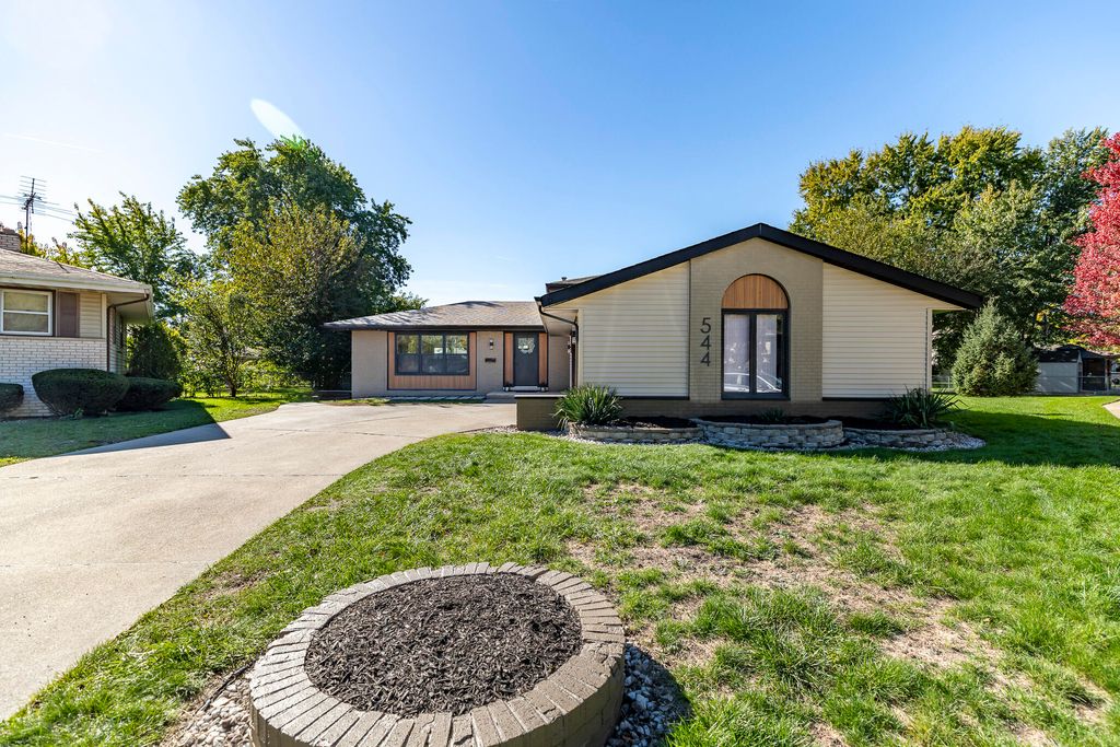 Photo of 544 Cedar Court, Munster, IN 46321 (MLS # 831425)