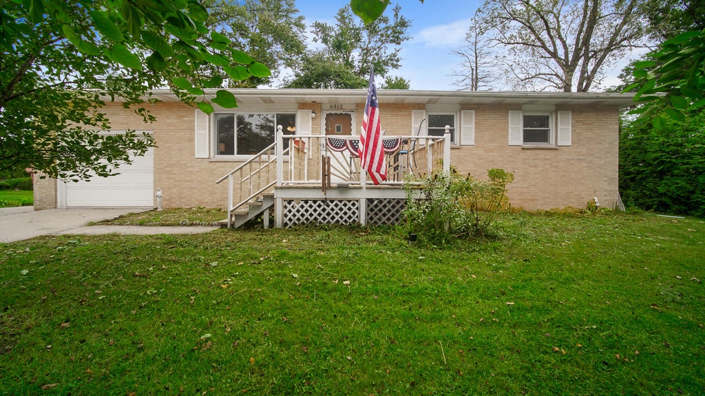 Photo of 6312 Lakewood Avenue, Portage, IN 46368 (MLS # 845956)