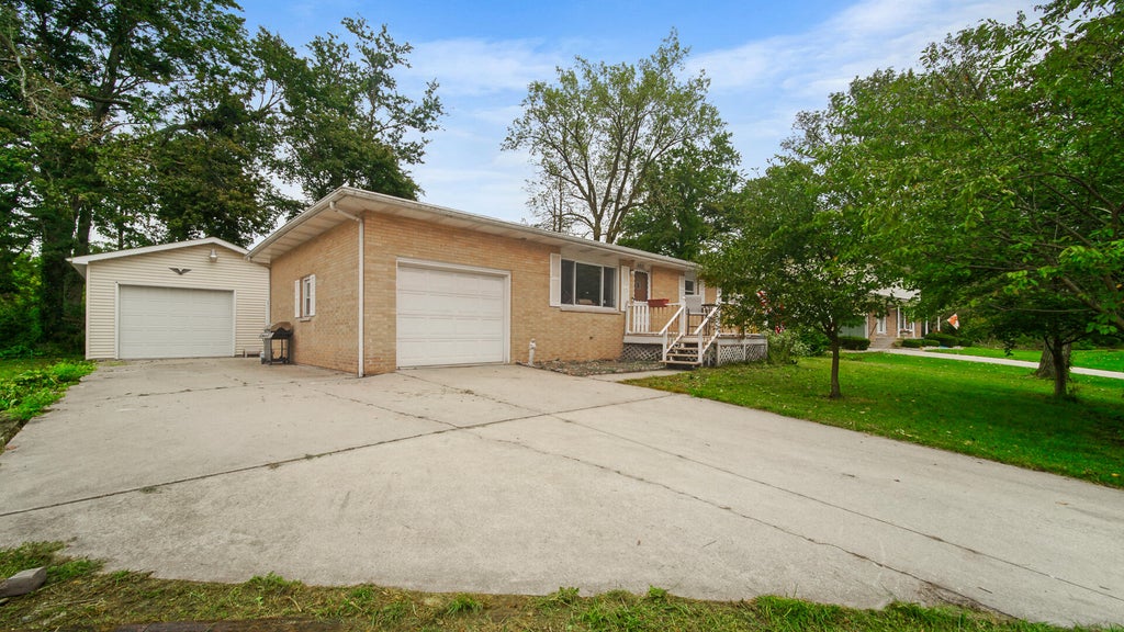 Photo of 6312 Lakewood Avenue, Portage, IN 46368 (MLS # 845956)