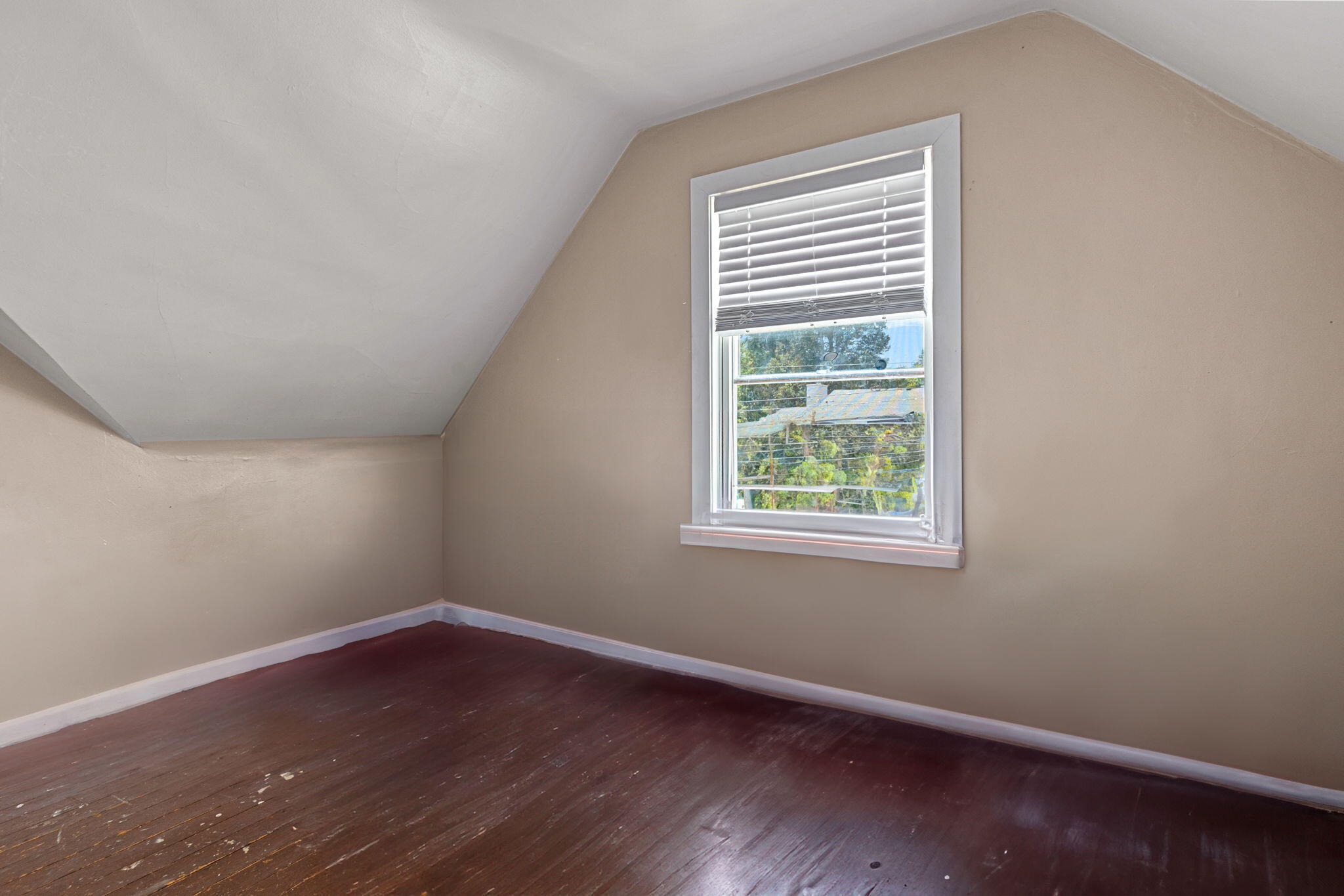 La Porte, Indiana 46350, United States, 4 Bedrooms Bedrooms, ,1 BathroomBathrooms,Residential,Pending,7100