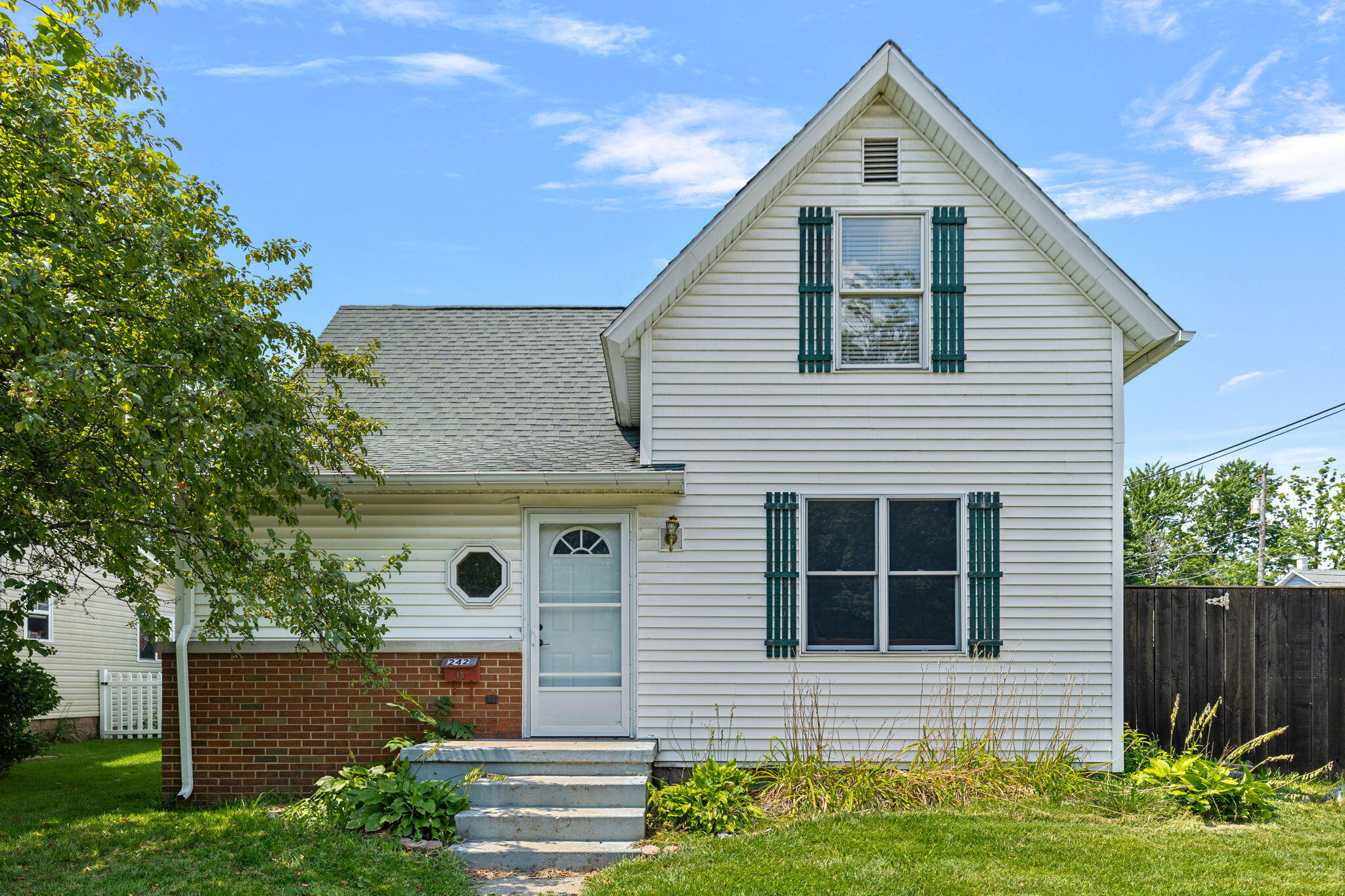 La Porte, Indiana 46350, United States, 4 Bedrooms Bedrooms, ,1 BathroomBathrooms,Residential,Pending,7100