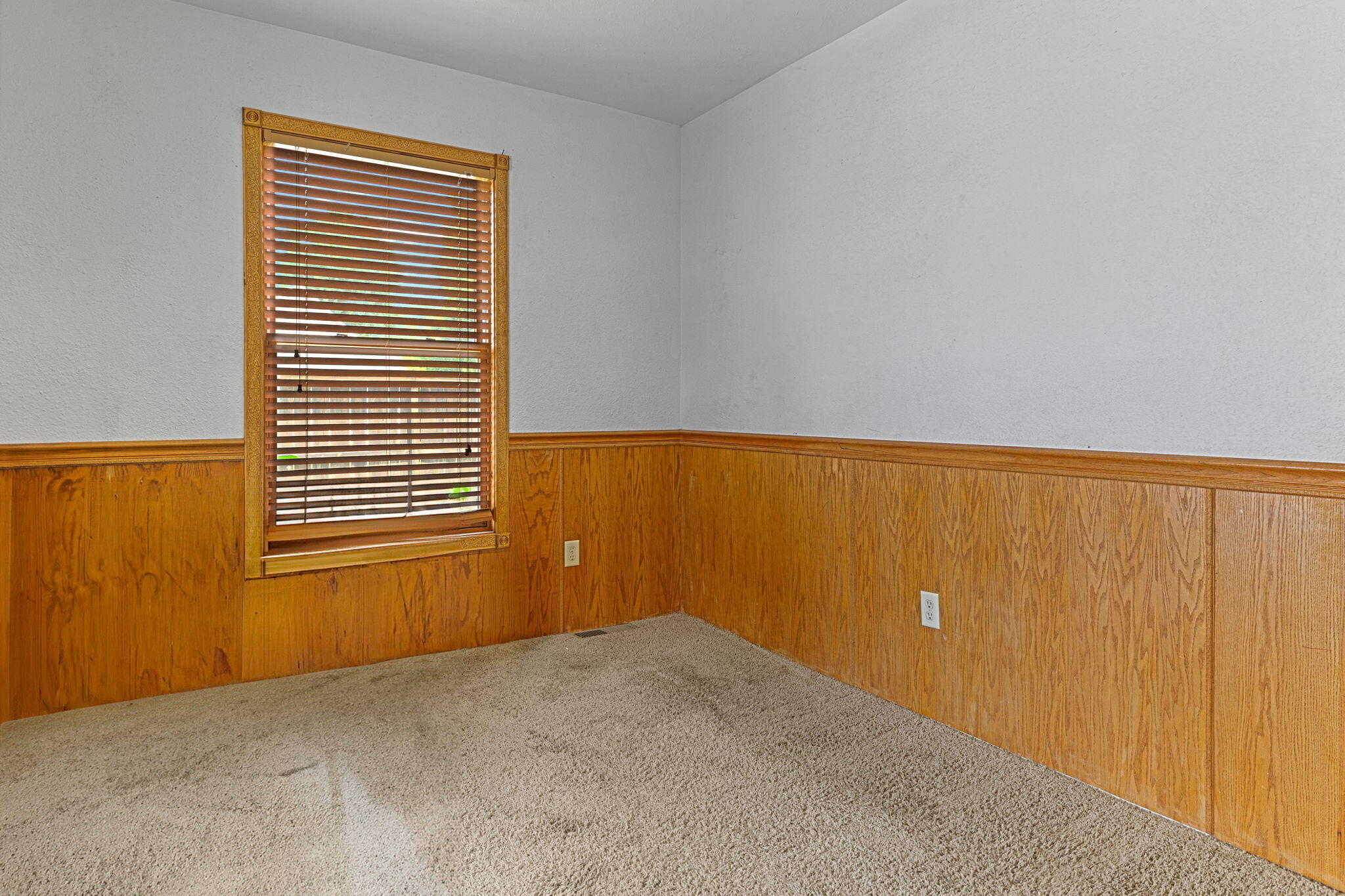 La Porte, Indiana 46350, United States, 4 Bedrooms Bedrooms, ,1 BathroomBathrooms,Residential,Pending,7100