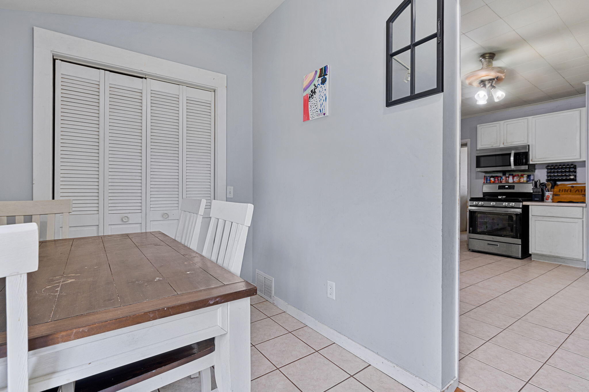 La Porte, Indiana 46350, United States, 4 Bedrooms Bedrooms, ,1 BathroomBathrooms,Residential,Pending,7100