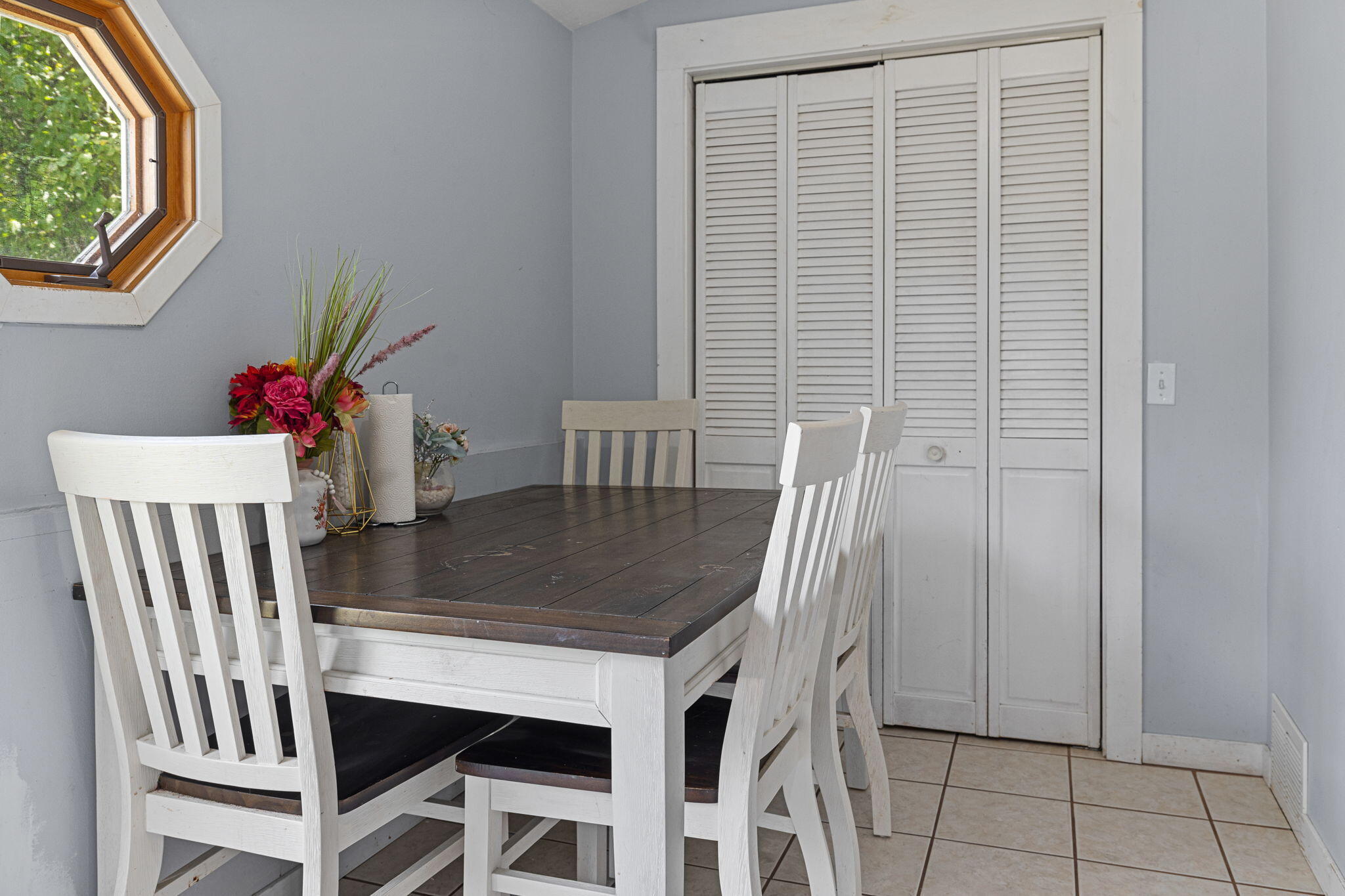 La Porte, Indiana 46350, United States, 4 Bedrooms Bedrooms, ,1 BathroomBathrooms,Residential,Pending,7100