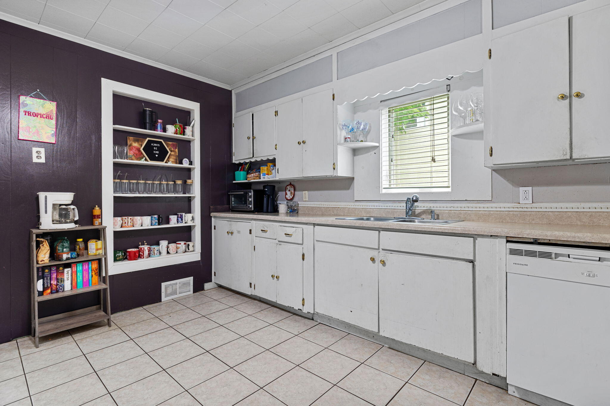 La Porte, Indiana 46350, United States, 4 Bedrooms Bedrooms, ,1 BathroomBathrooms,Residential,Pending,7100