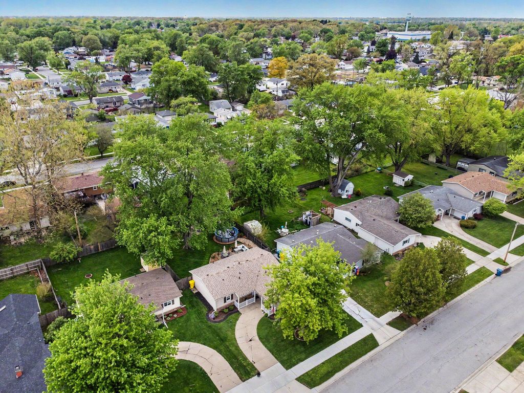 Photo of 1226 N Glenwood Avenue, Griffith, IN 46319 (MLS # 838726)