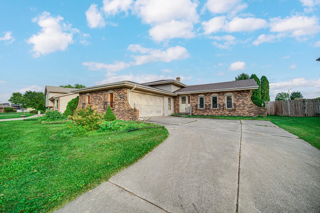 Photo of 4969 W 87th Lane, Crown Point, IN 46307 (MLS # 846975)