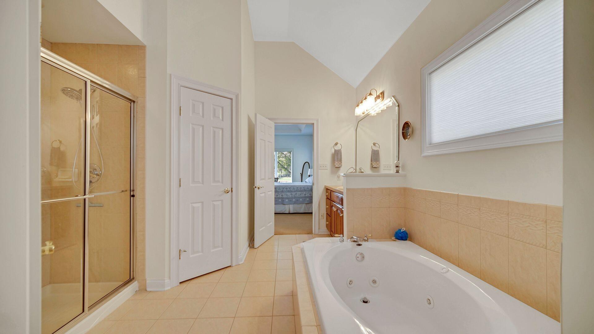 Highland, Indiana 46322, United States, 3 Bedrooms Bedrooms, ,3 BathroomsBathrooms,Residential,Pending,142514