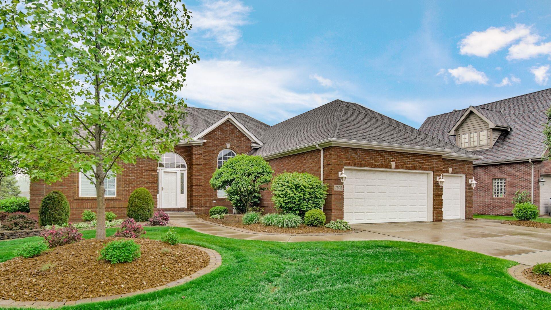 Highland, Indiana 46322, United States, 3 Bedrooms Bedrooms, ,3 BathroomsBathrooms,Residential,Pending,142514