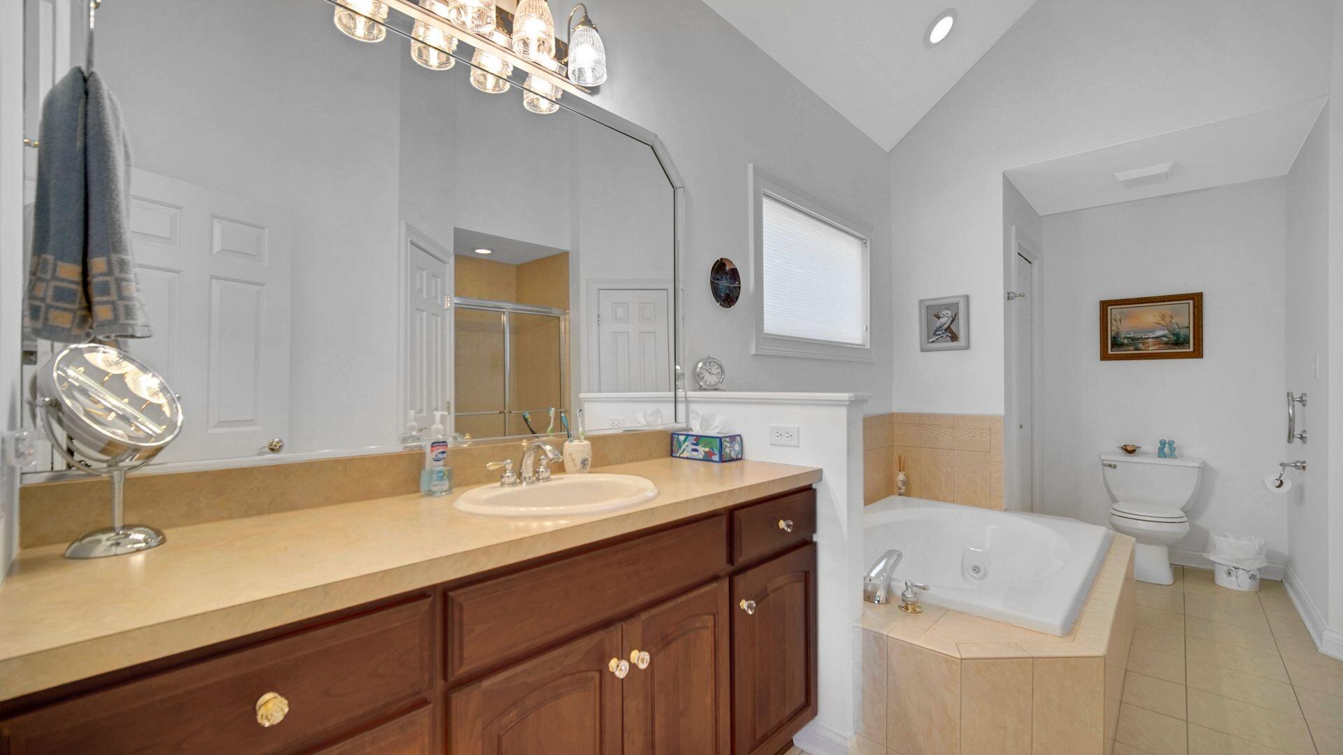 Highland, Indiana 46322, United States, 3 Bedrooms Bedrooms, ,3 BathroomsBathrooms,Residential,Pending,142514