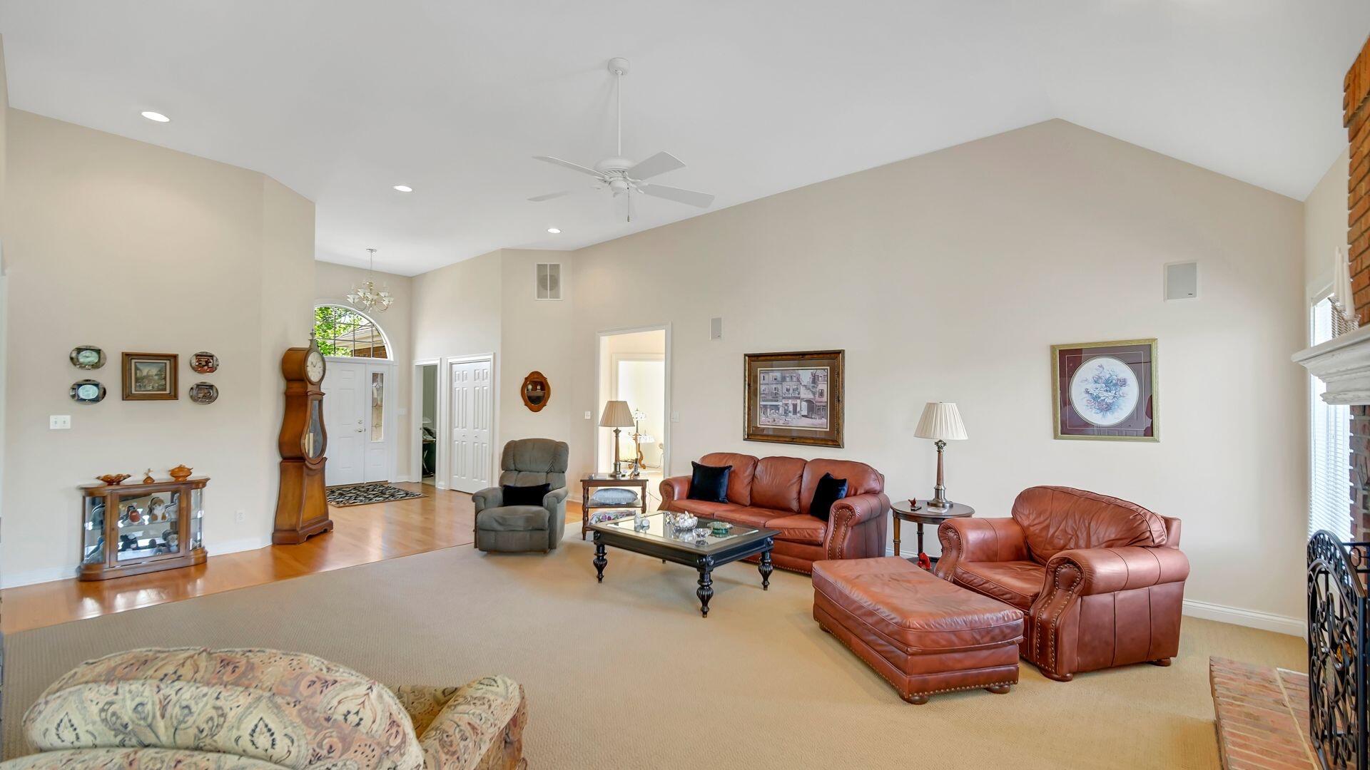 Highland, Indiana 46322, United States, 3 Bedrooms Bedrooms, ,3 BathroomsBathrooms,Residential,Pending,142514