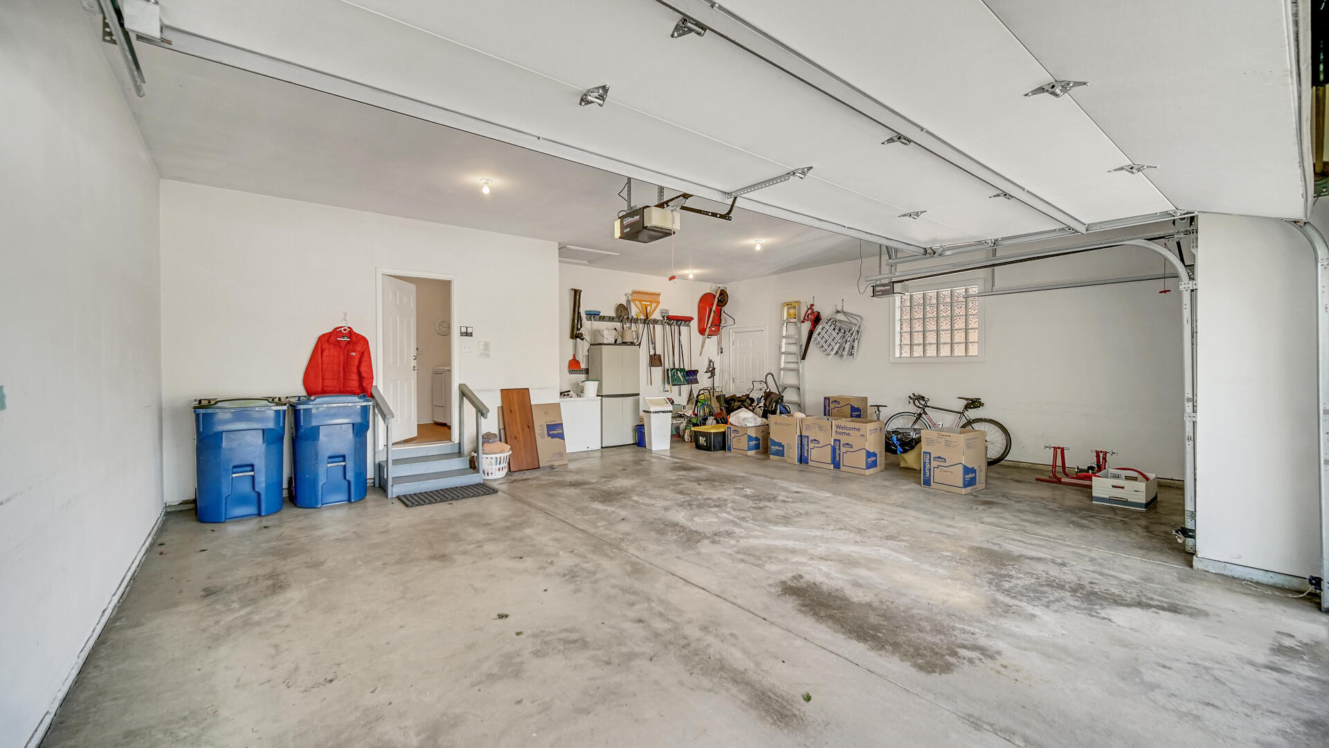 Highland, Indiana 46322, United States, 3 Bedrooms Bedrooms, ,3 BathroomsBathrooms,Residential,Pending,142514