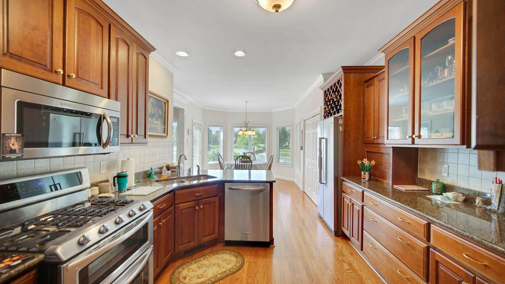 Highland, Indiana 46322, United States, 3 Bedrooms Bedrooms, ,3 BathroomsBathrooms,Residential,Pending,142514